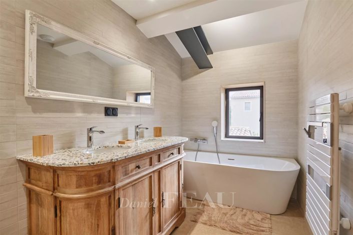 Image No.14-4 Bed House for sale