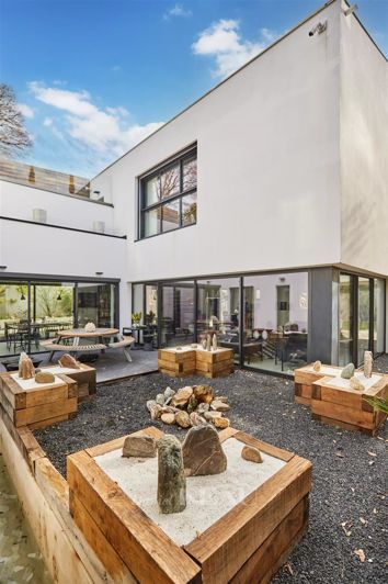 Image No.20-4 Bed House for sale