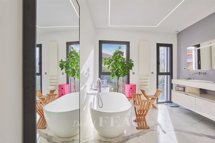 Image No.41-4 Bed House for sale