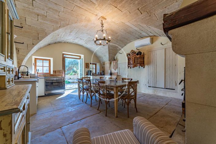 Image No.5-6 Bed House for sale