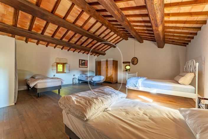 Image No.8-6 Bed House for sale