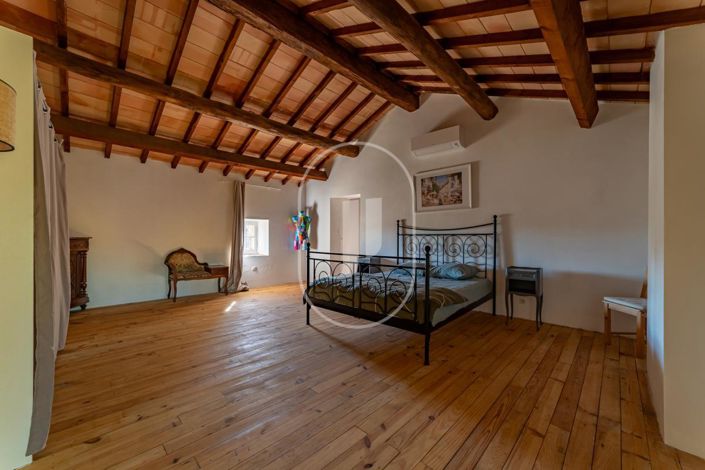 Image No.9-6 Bed House for sale