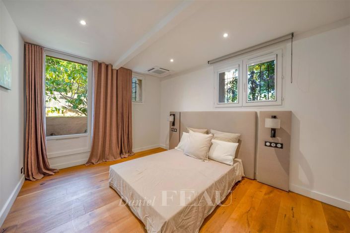 Image No.10-3 Bed House for sale