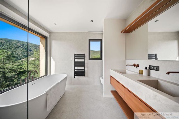 Image No.12-6 Bed House for sale