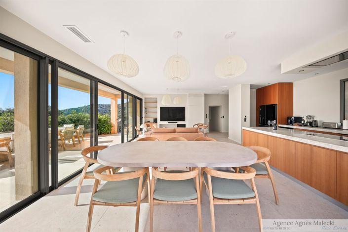 Image No.4-6 Bed House for sale