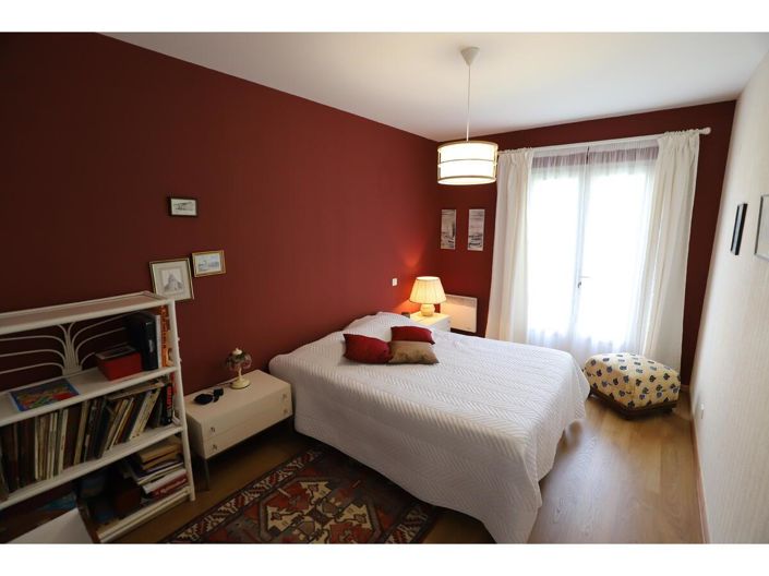 Image No.25-4 Bed House for sale