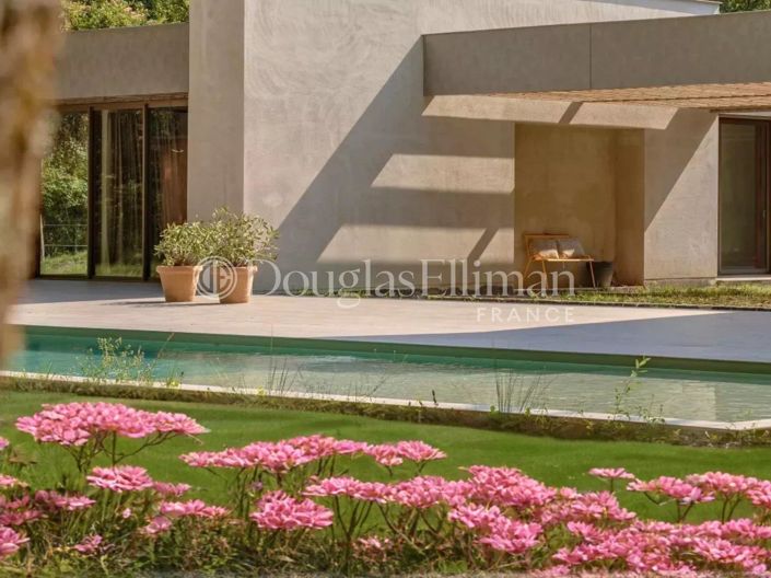 Image No.1-6 Bed House for sale