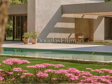 6 Bed House for sale