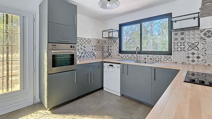 Image No.10-2 Bed House for sale