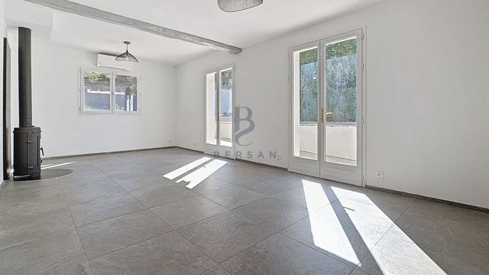 Image No.11-2 Bed House for sale