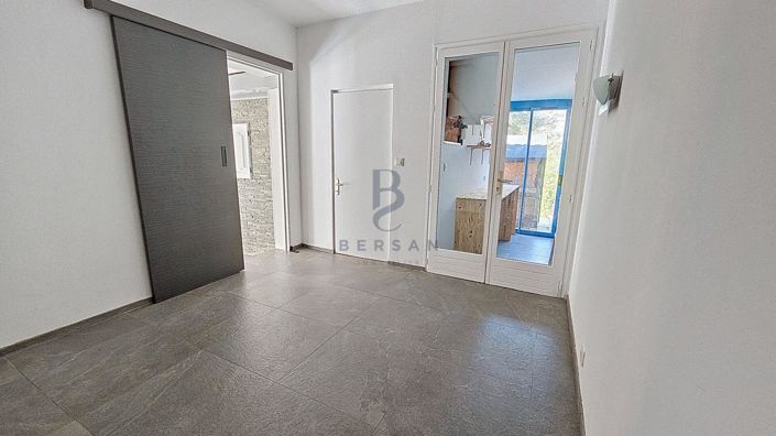 Image No.13-2 Bed House for sale