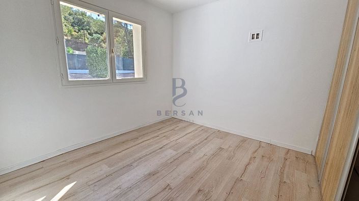 Image No.14-2 Bed House for sale