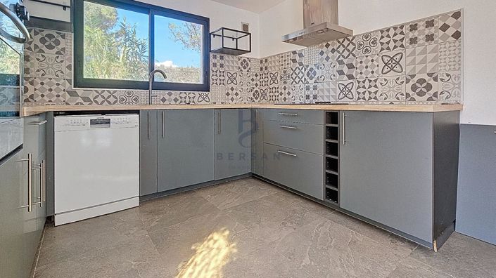 Image No.9-2 Bed House for sale