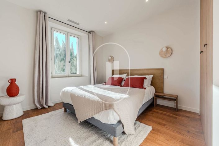 Image No.12-5 Bed House for sale