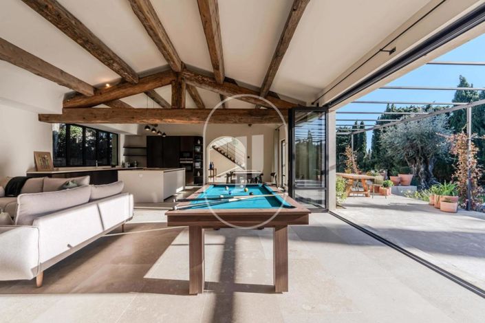 Image No.8-5 Bed House for sale