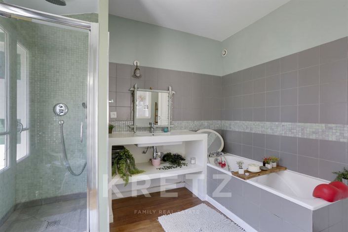 Image No.14-4 Bed House for sale