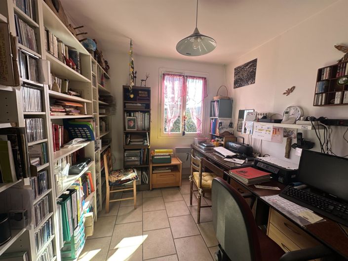 Image No.8-3 Bed House for sale