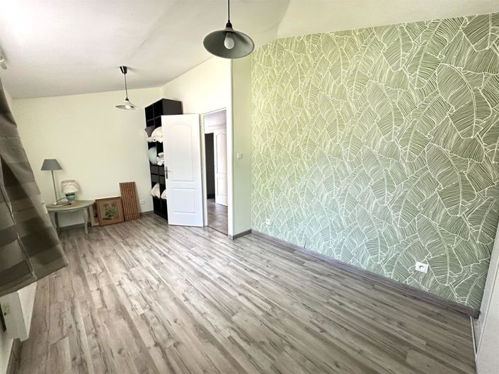 Image No.11-3 Bed House for sale