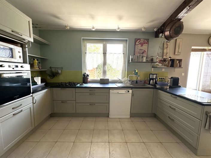 Image No.7-3 Bed House for sale