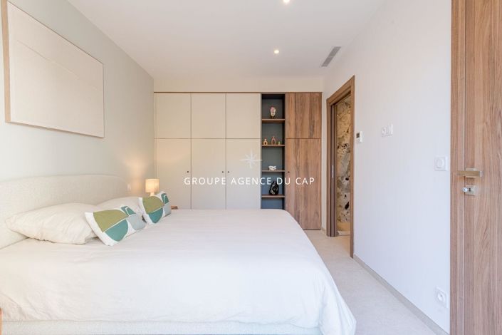 Image No.10-4 Bed House for sale