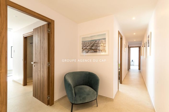 Image No.12-4 Bed House for sale