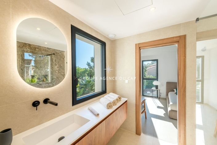 Image No.16-4 Bed House for sale