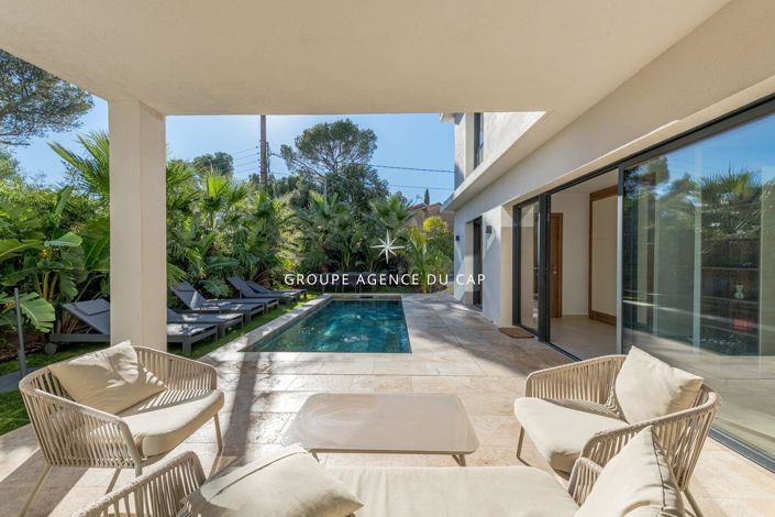 Image No.2-4 Bed House for sale