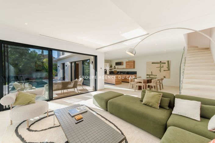 Image No.3-4 Bed House for sale