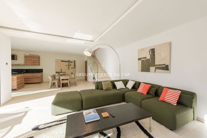 Image No.4-4 Bed House for sale