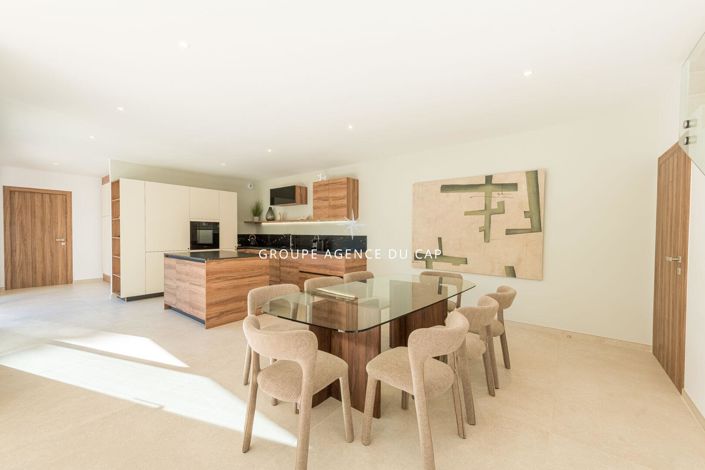 Image No.5-4 Bed House for sale