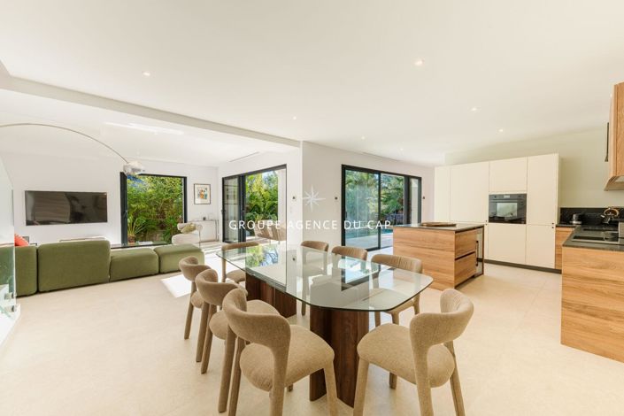 Image No.6-4 Bed House for sale