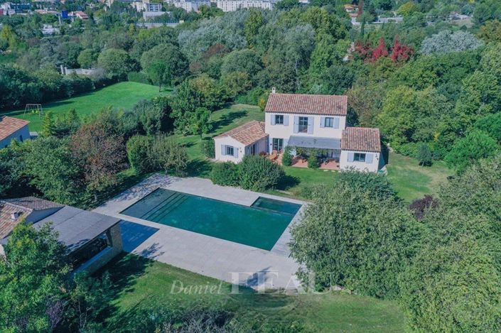 Image No.3-6 Bed House for sale