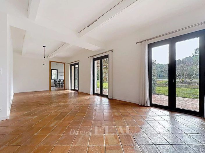 Image No.4-6 Bed House for sale