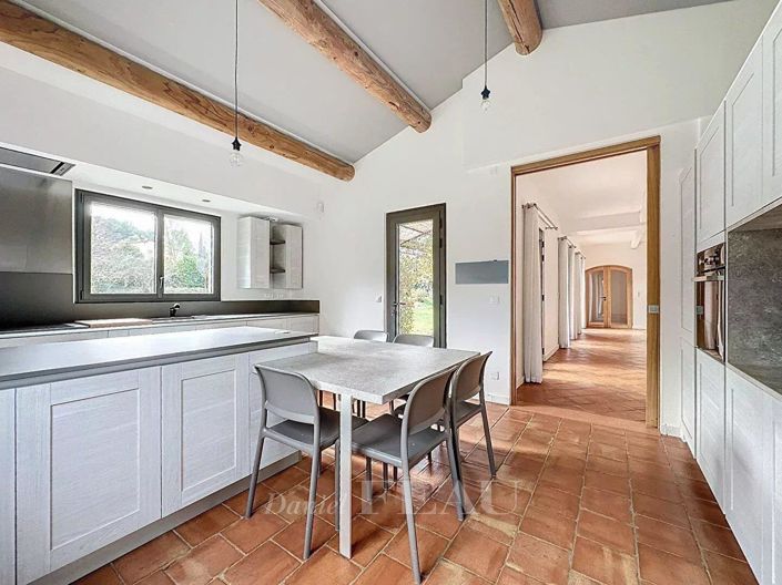 Image No.6-6 Bed House for sale