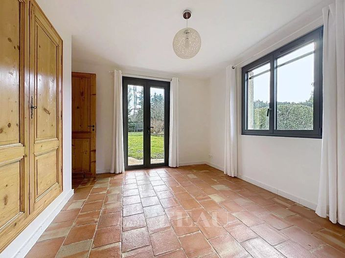 Image No.7-6 Bed House for sale