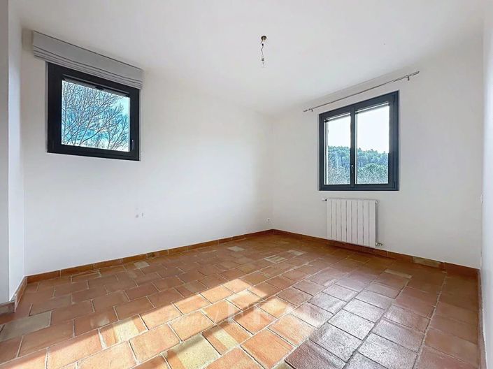 Image No.9-6 Bed House for sale