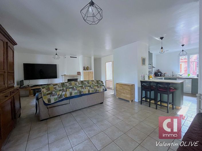 Image No.2-6 Bed House for sale