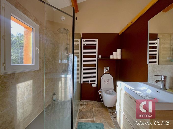 Image No.6-6 Bed House for sale