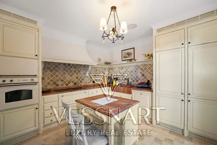 Image No.8-4 Bed House for sale