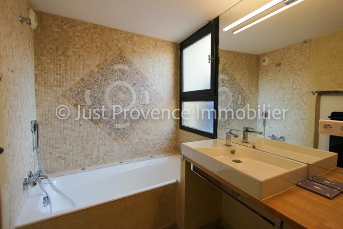 Image No.11-3 Bed House for sale