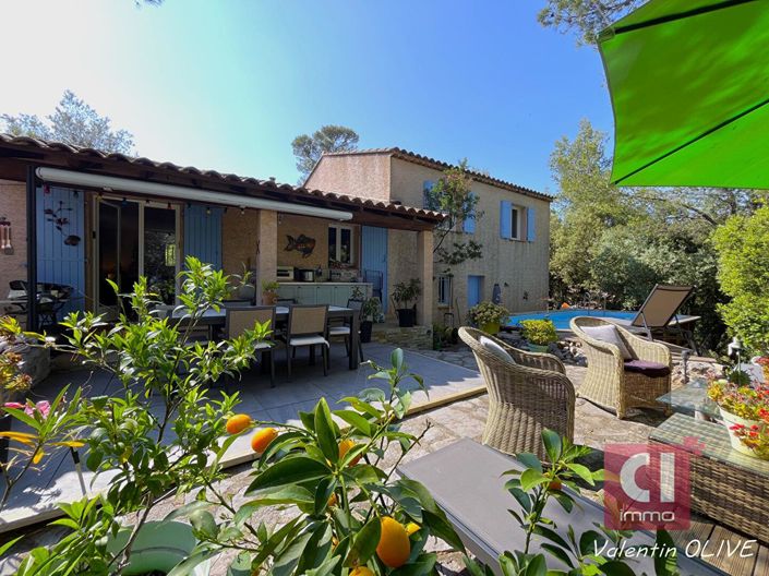 Image No.1-5 Bed House for sale