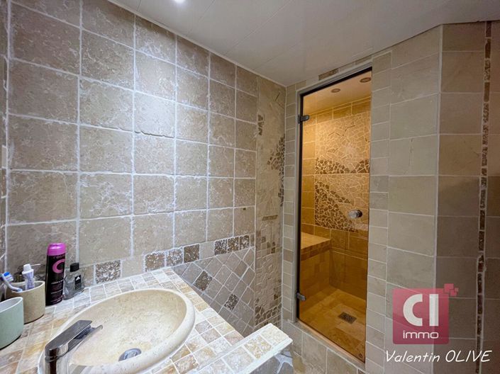 Image No.11-5 Bed House for sale