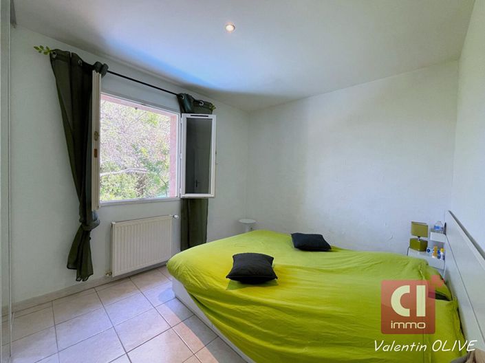 Image No.8-5 Bed House for sale