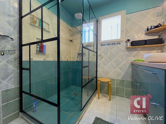 Image No.9-5 Bed House for sale