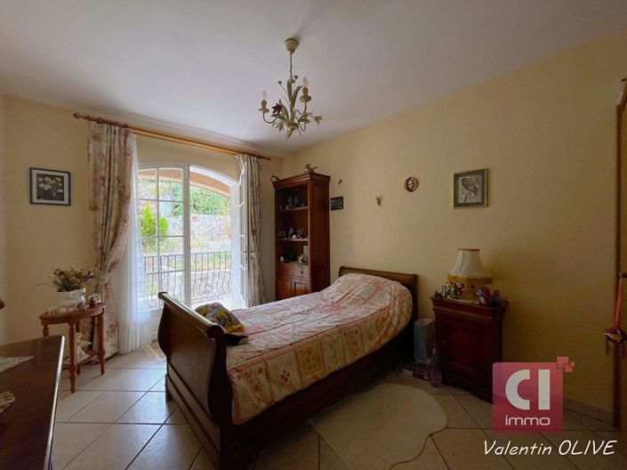 Image No.10-3 Bed House for sale