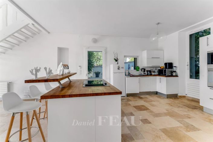 Image No.3-4 Bed House for sale