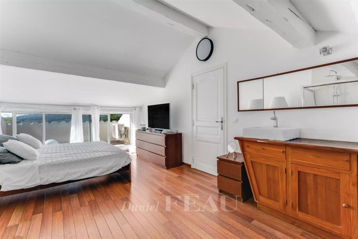 Image No.8-4 Bed House for sale