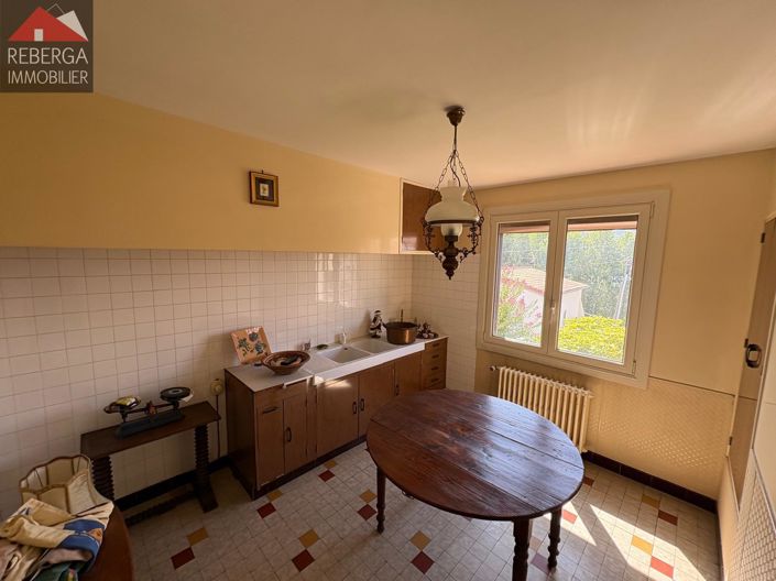 Image No.8-5 Bed House for sale