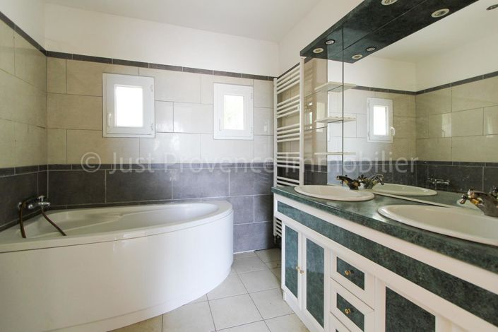 Image No.13-6 Bed House for sale