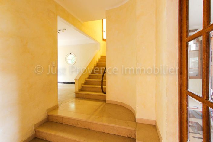 Image No.5-6 Bed House for sale